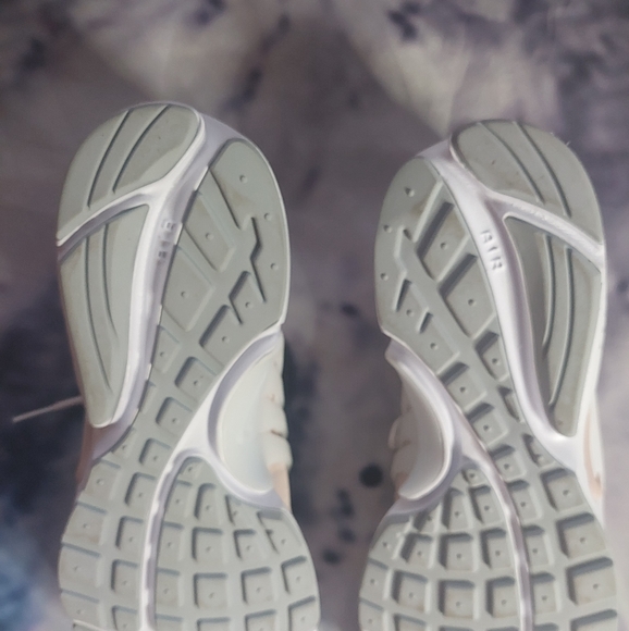 Nike Presto Pink & White - Picture 8 of 10
